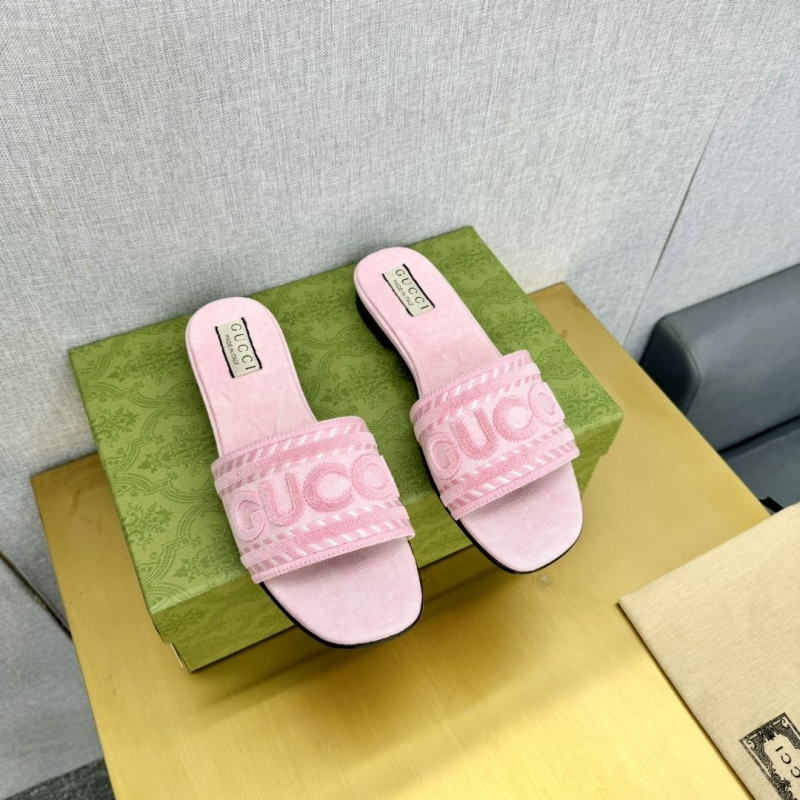 G*u*i slippers